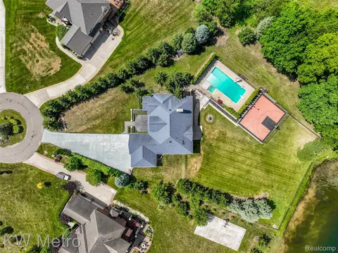 View/Area - 65884 Windrose Ct, Ray, MI 48096 photo 9 of 12