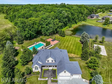 View/Area - 65884 Windrose Ct, Ray, MI 48096 photo 10 of 12