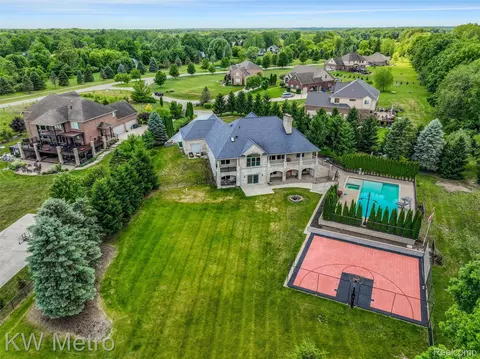 View/Area - 65884 Windrose Ct, Ray, MI 48096 photo 8 of 12