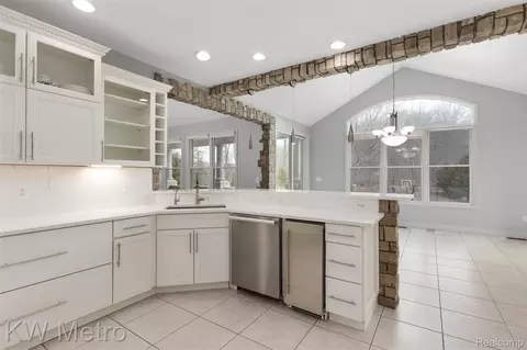 Kitchen - 65884 Windrose Ct, Ray, MI 48096 photo 2 of 5