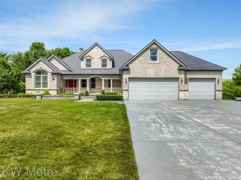 Exterior - 65884 Windrose Ct, Ray, MI 48096 photo 5 of 16