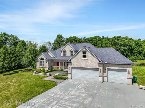 Exterior - 65884 Windrose Ct, Ray, MI 48096 photo 4 of 16
