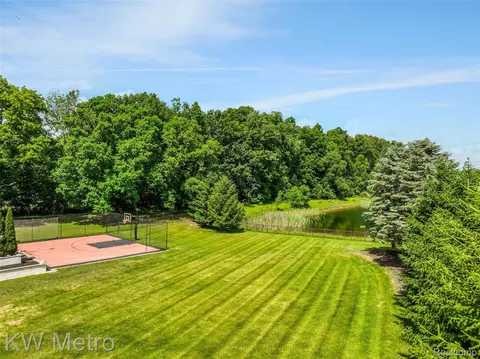 Exterior - 65884 Windrose Ct, Ray, MI 48096 photo 10 of 16