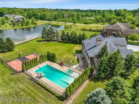 View/Area - 65884 Windrose Ct, Ray, MI 48096 photo 6 of 12