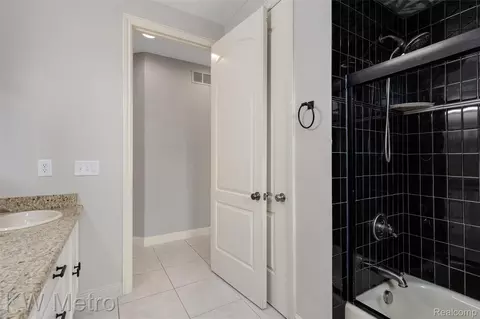Bath - 65884 Windrose Ct, Ray, MI 48096 photo 8 of 12