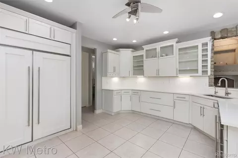 Kitchen - 65884 Windrose Ct, Ray, MI 48096 photo 3 of 5