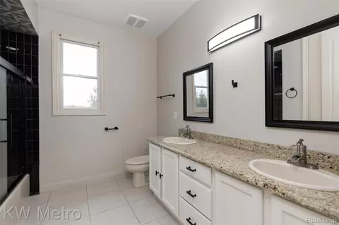 Bath - 65884 Windrose Ct, Ray, MI 48096 photo 7 of 12