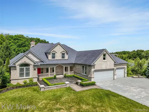 Exterior - 65884 Windrose Ct, Ray, MI 48096 photo 3 of 16