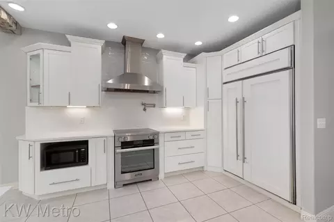 Kitchen - 65884 Windrose Ct, Ray, MI 48096 photo 4 of 5