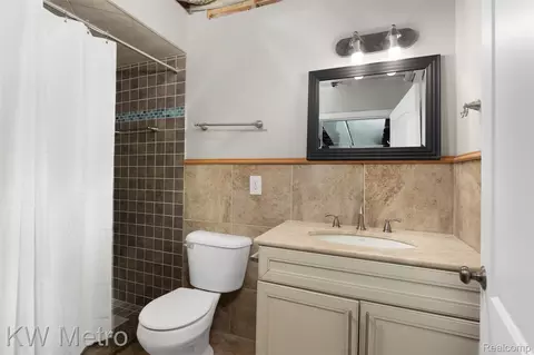 Bath - 65884 Windrose Ct, Ray, MI 48096 photo 11 of 12