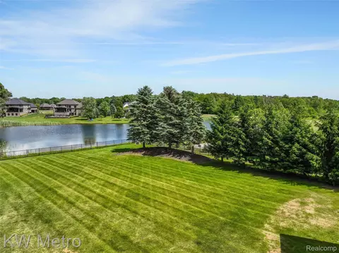 Exterior - 65884 Windrose Ct, Ray, MI 48096 photo 12 of 16