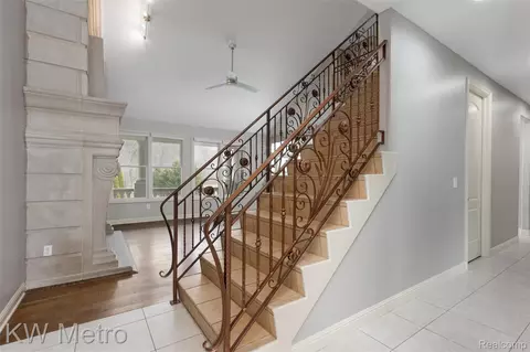 Entry Way - 65884 Windrose Ct, Ray, MI 48096 photo 2 of 5