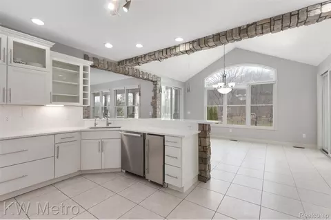 Kitchen - 65884 Windrose Ct, Ray, MI 48096 photo 5 of 5