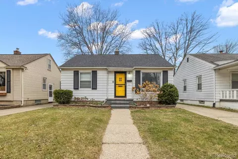 26097 Brettonwoods St, Madison Heights, MI 48071