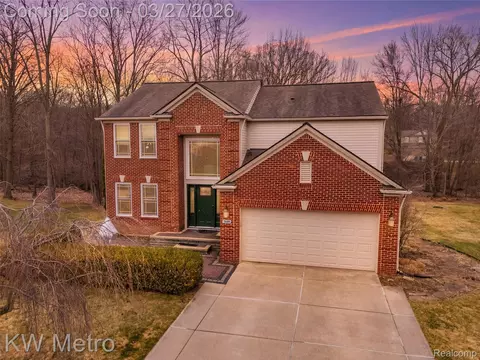 7598 Ring Neck Dr, Waterford, MI 48327