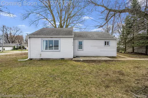 23725 Bredow Ave, Brownstown, MI 48174