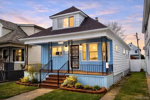 11334 Klinger St, Hamtramck, MI 48212