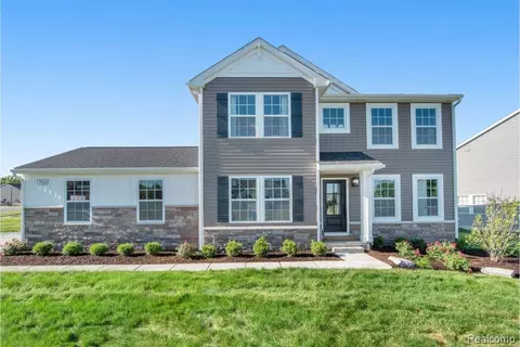 7044 Primrose Ln, Grand Blanc, MI 48439