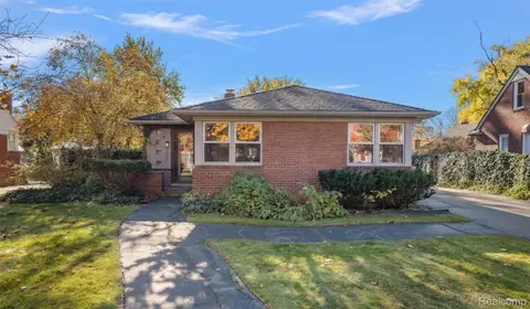 1653 Taunton Rd, Birmingham, MI 48009