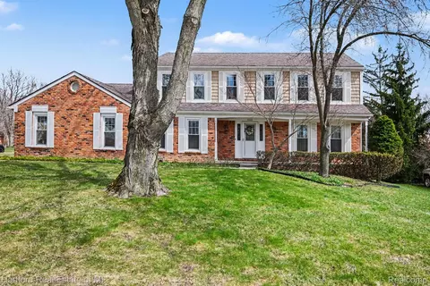 25800 Rutledge Xing, Farmington Hills, MI 48335