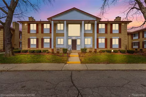 29240 Gloede Dr #K13, Warren, MI 48088