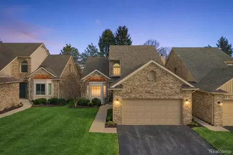 45325 Stonehedge Dr, Plymouth, MI 48170