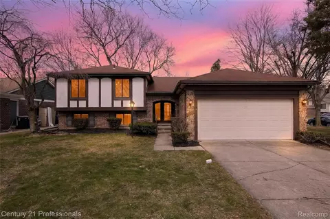46300 Gainsborough Dr, Canton, MI 48187