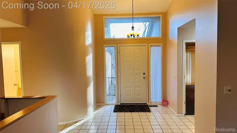33779 Vista Dr, Farmington Hills, MI 48331