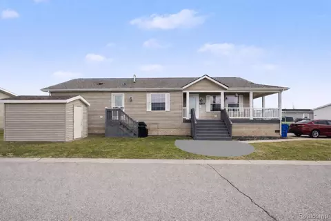 6244 Leigh Ct, Fenton, MI 48430