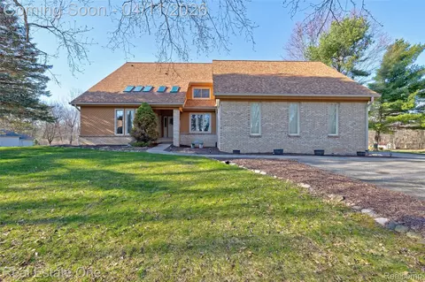 6400 Oak Hill Rd, Brandon, MI 48462