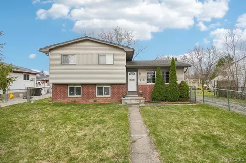 630 Peacock Ave, Pontiac, MI 48340