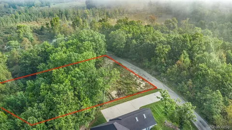 62 Preserve Dr, Tyrone, MI 48430