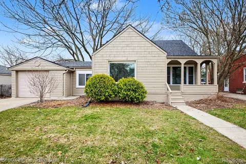 22033 Alger St, Saint Clair Shores, MI 48080