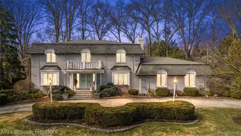 1319 Charrington Rd, Bloomfield Hills, MI 48301