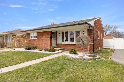 20025 Valera St, Saint Clair Shores, MI 48080