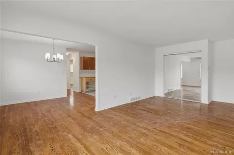 323 N Eton St #35C, Birmingham, MI 48009