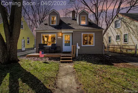 24341 Parklawn St, Oak Park, MI 48237