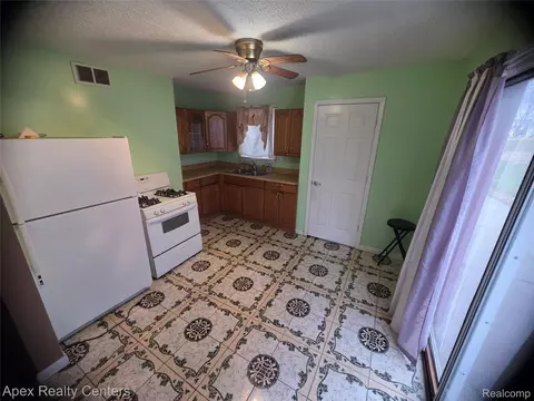 18948 Wall St, Melvindale, MI 48122 photo 4