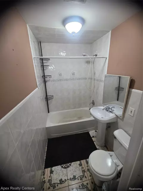 18948 Wall St, Melvindale, MI 48122 photo 8