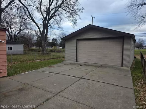 18948 Wall St, Melvindale, MI 48122 photo 2