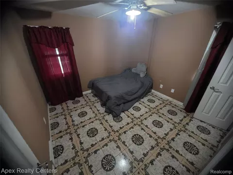 18948 Wall St, Melvindale, MI 48122 photo 5