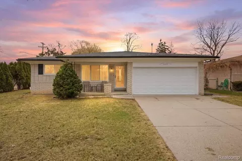 35009 Shell Dr, Sterling Heights, MI 48310