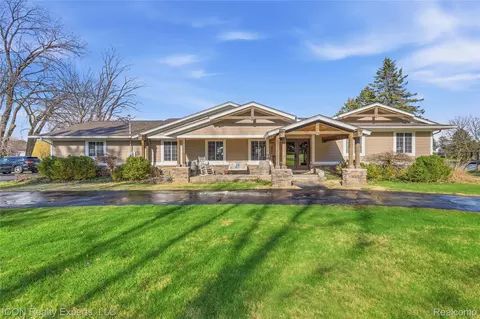 3860 E Commerce Rd, Commerce, MI 48382