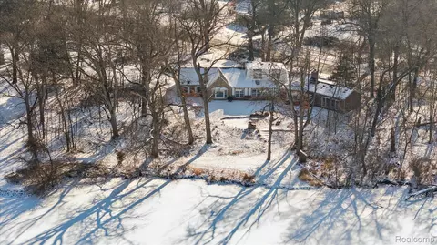 4300 W Bacon Rd, Hillsdale, MI 49242