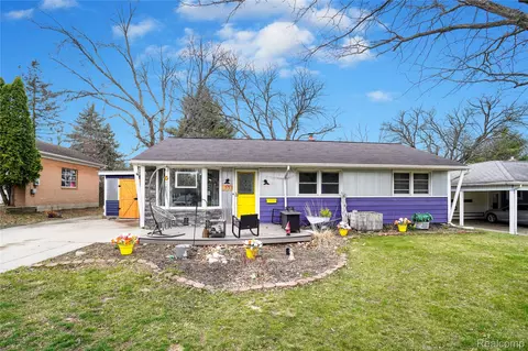 633 N Adelaide St, Fenton, MI 48430