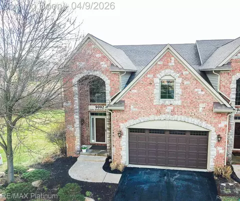 9092 Lake Dominion Dr, Brighton, MI 48114
