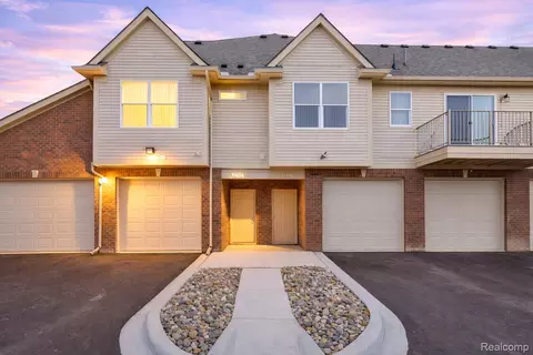 8292 Heywood Cir #4, Sterling Heights, MI 48312