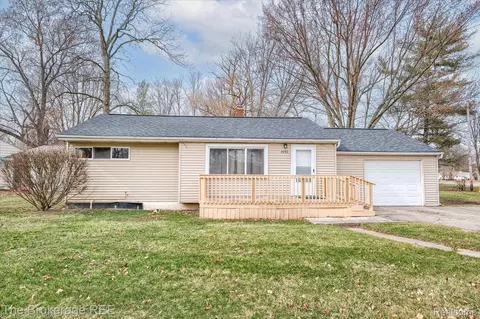 4093 Coral St, Burton, MI 48509