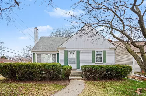 24274 Shakespeare Ave, Eastpointe, MI 48021
