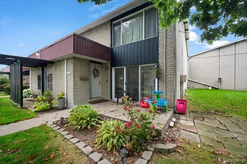 8323 Karam Blvd #4, Warren, MI 48093